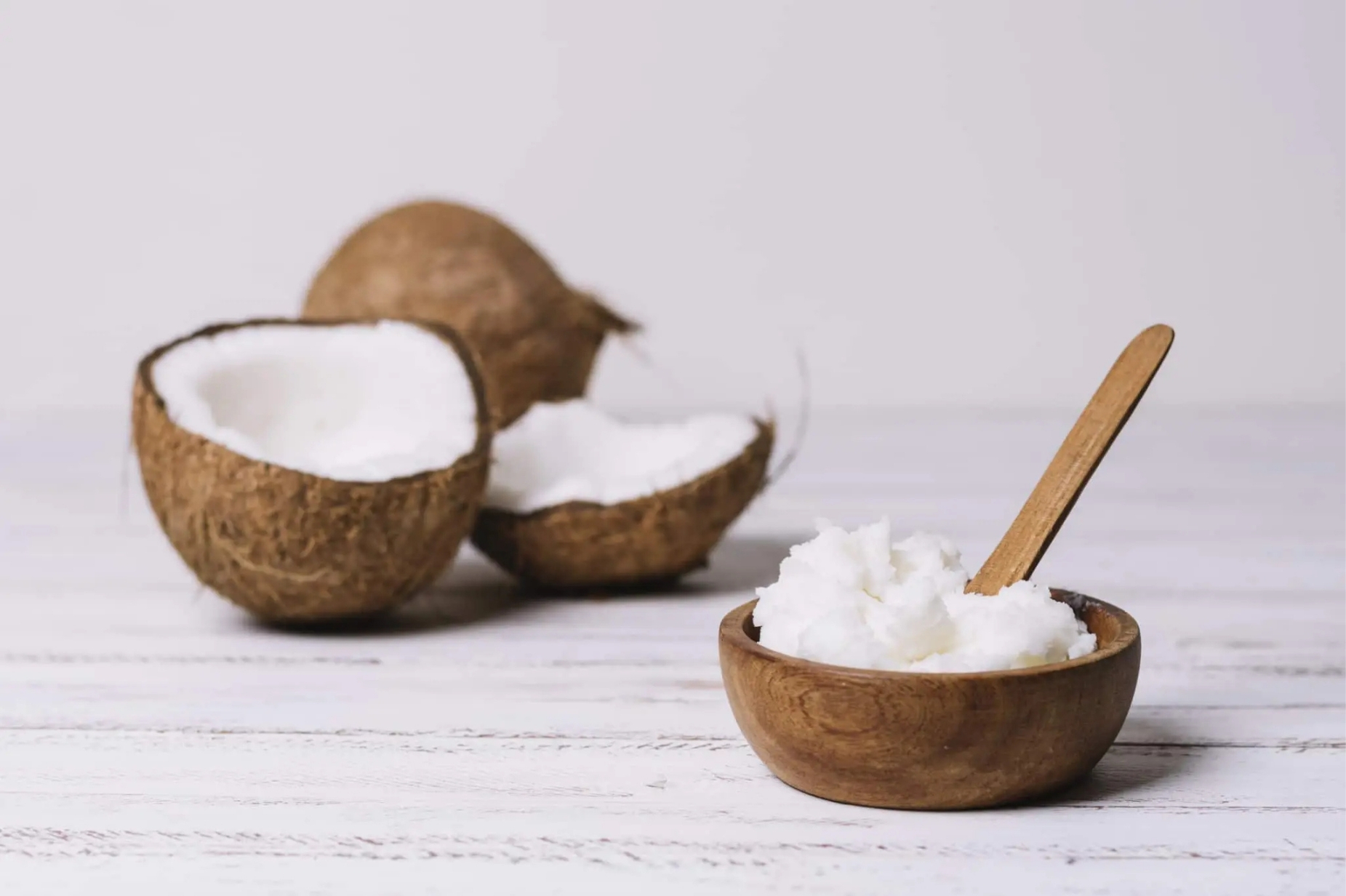 Huile de coco : Pourquoi l'utiliser dans votre routine beauté ?